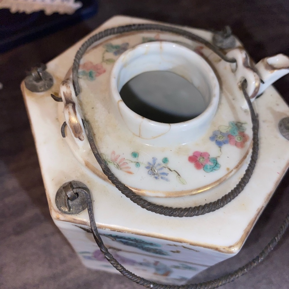 Antique qing dynasty Tongzhi famille rose pattern porcelain tea pot